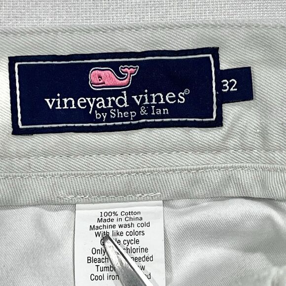 Vineyard Vines Ivory Stone Golf Shorts USA Flag Whales Embroidery Size 32 - Picture 5 of 8